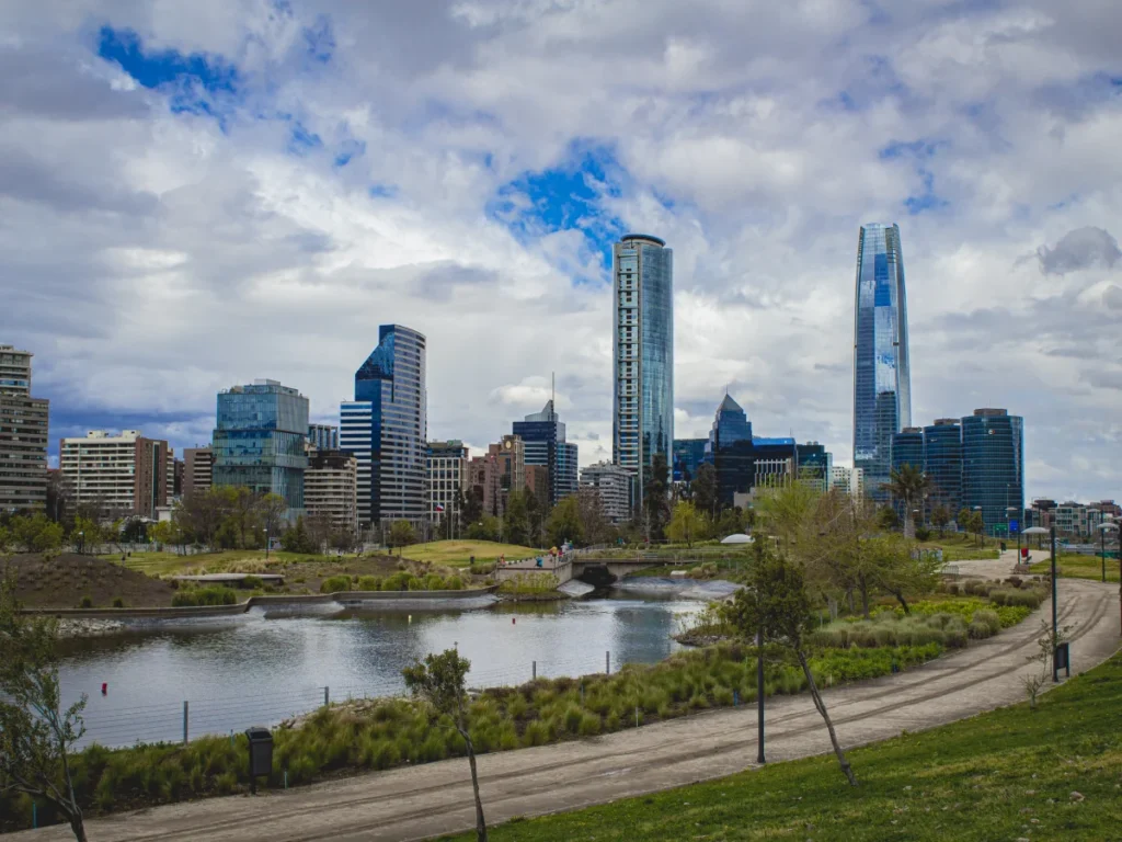 gran-torre-costanera-conoce-la-altura-del-edificio-mas-alto-de-sudamerica-parque-bicentenario-MiCasino